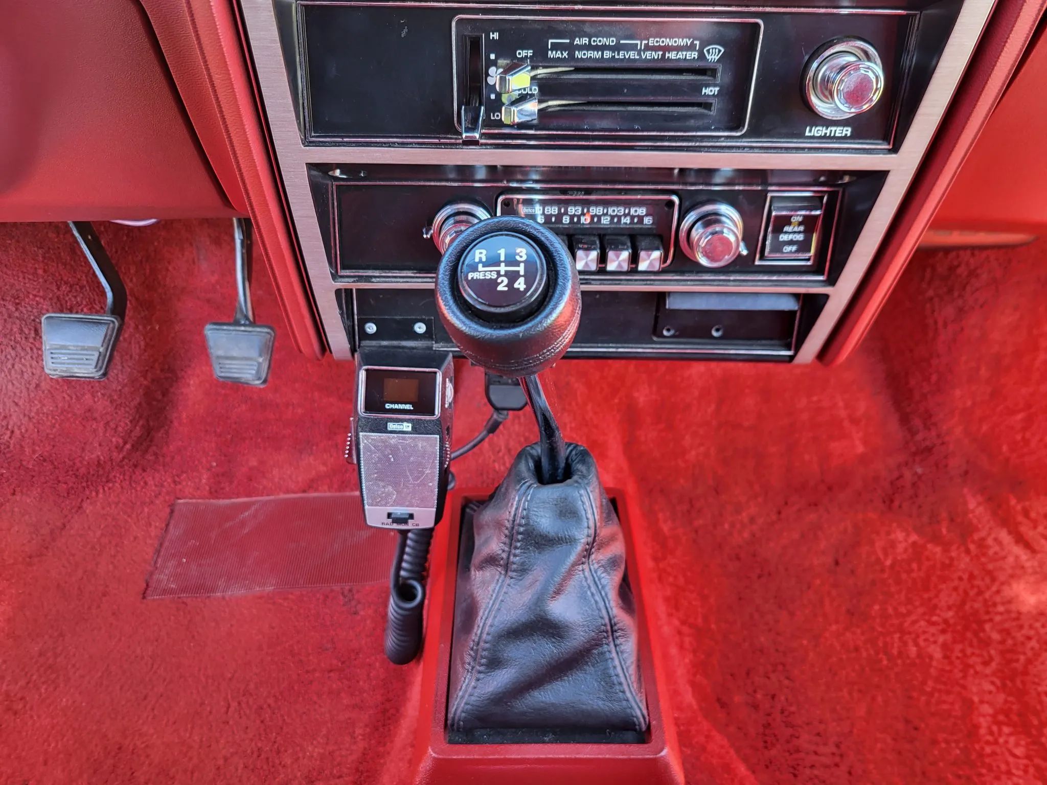 1980 Pontiac Phoenix LJ Coupe: Two Doors, Four Speeds, 32,349 Miles, Zero Credibility 17 Shift lever in a 1980 Pontiac Phoenix