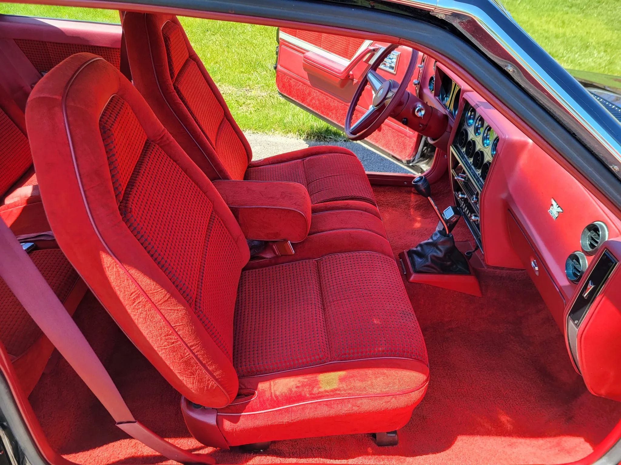 1980 Pontiac Phoenix LJ Coupe: Two Doors, Four Speeds, 32,349 Miles, Zero Credibility 9 Front seat of a 1980 Pontiac Phoenix notchback, seen through the passenger door