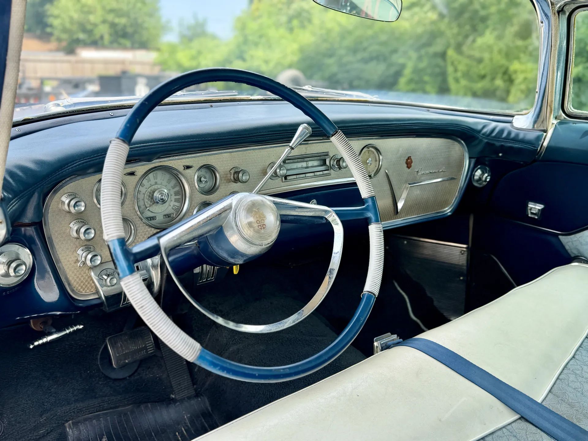 1955 Packard Four-Hundred For Sale: A No-Reserve Driver That "Could Definitely Use Some TLC" 5 Blue and white interior of 1955 Packard Four Hundred