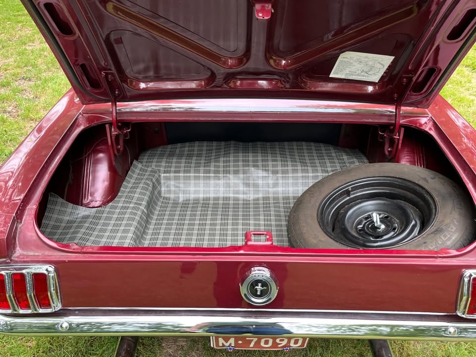 Luggage compartment of burgundy 1965 Ford T5