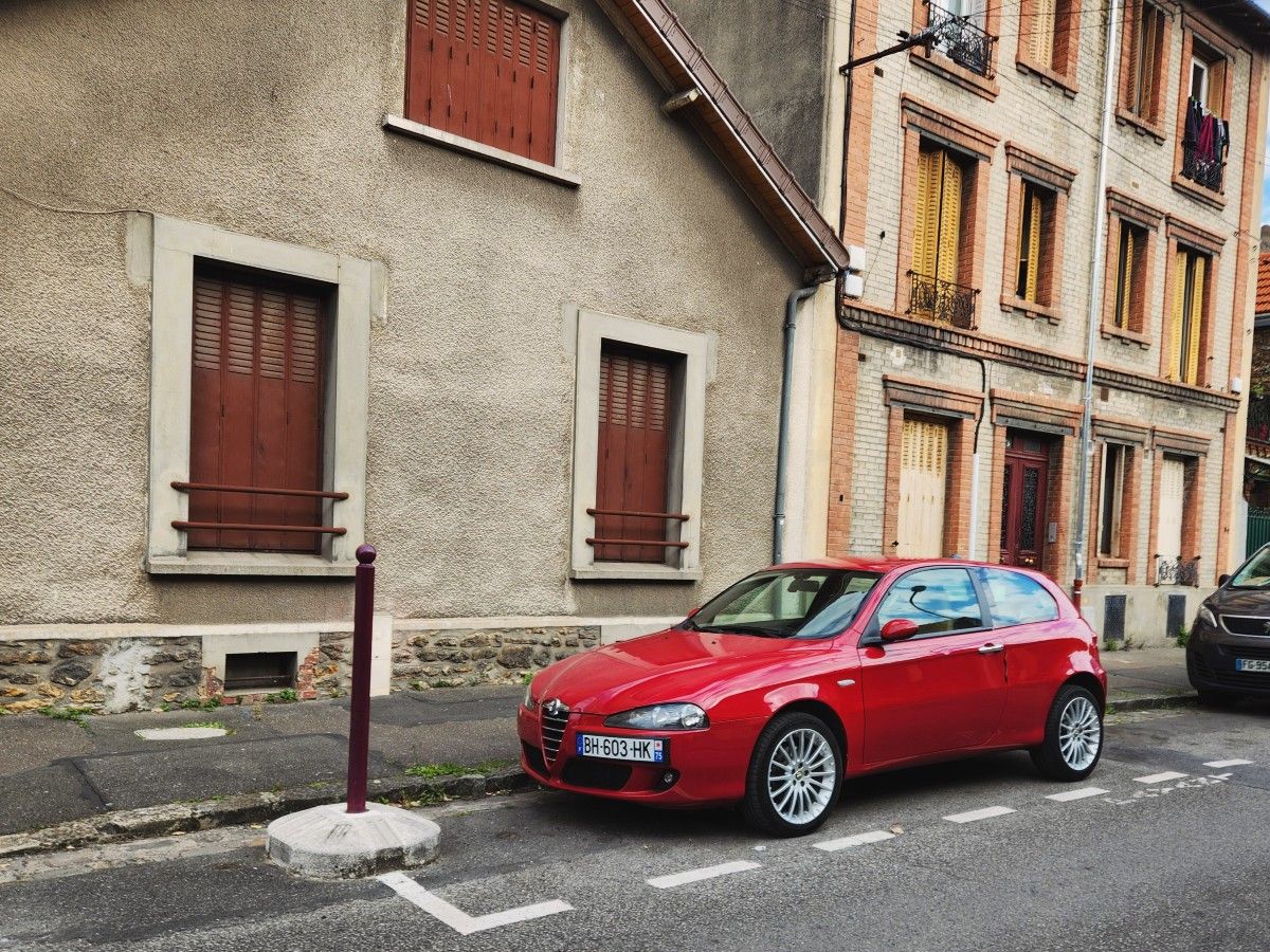 Alfa Romeo 147 in red in France.