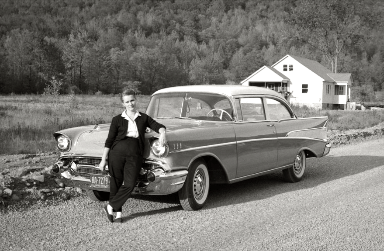 When Chrome Ruled: Classic 1950s GM Cars In Vintage Photos 13 Captura de pantalla 2024 05 22 00.04.26