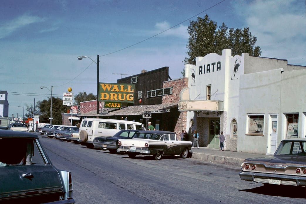 Cars And Storefronts Downtown And On Main Street, 1950s and 1960s 14 Captura de pantalla 2025 02 03 00.37.05