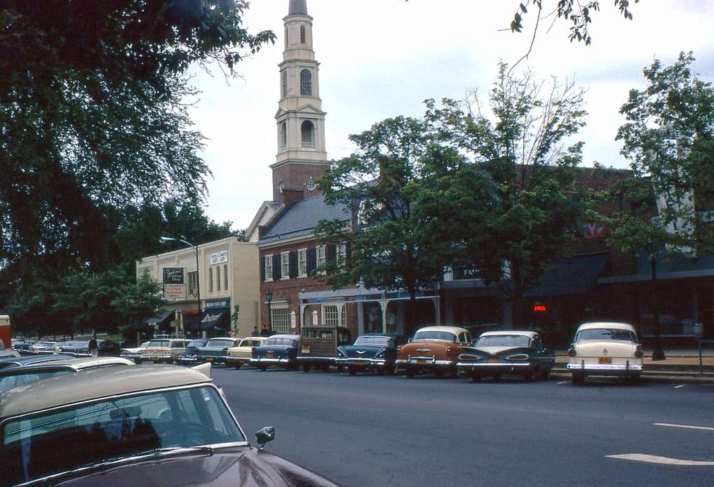 Cars And Storefronts Downtown And On Main Street, 1950s and 1960s 7 Captura de pantalla 2025 02 08 01.15.50