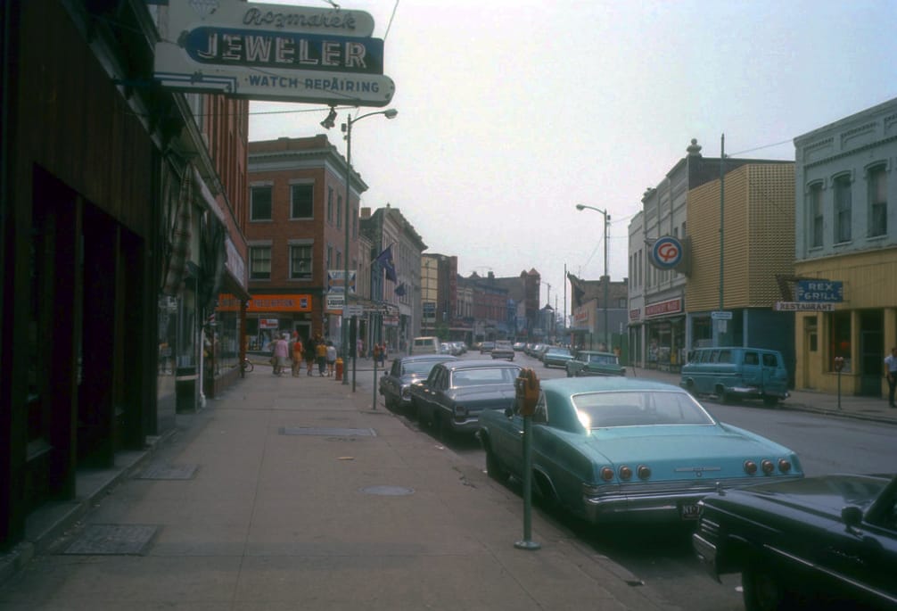 Cars And Storefronts Downtown And On Main Street, 1950s and 1960s 12 Captura de pantalla 2025 07 18 01.05.50