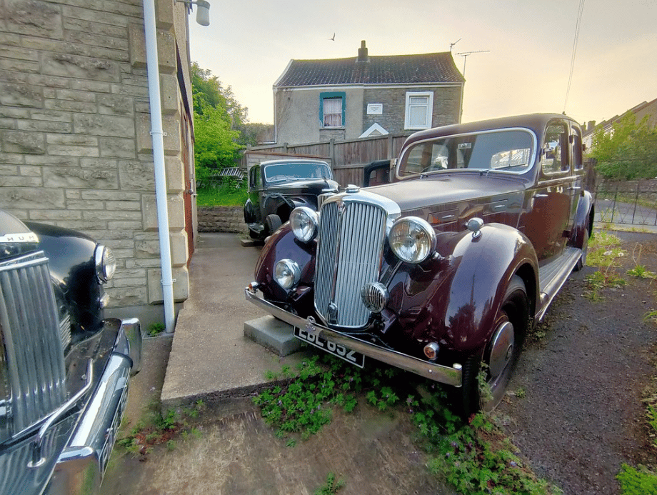 Curbside Finds: A Yard Full of Prewar and Early Postwar British Classics 3 Captura de pantalla 2026 06 19 15.53.00