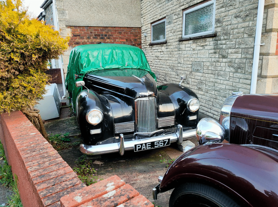 Curbside Finds: A Yard Full of Prewar and Early Postwar British Classics 2 Captura de pantalla 2026 06 19 15.53.52