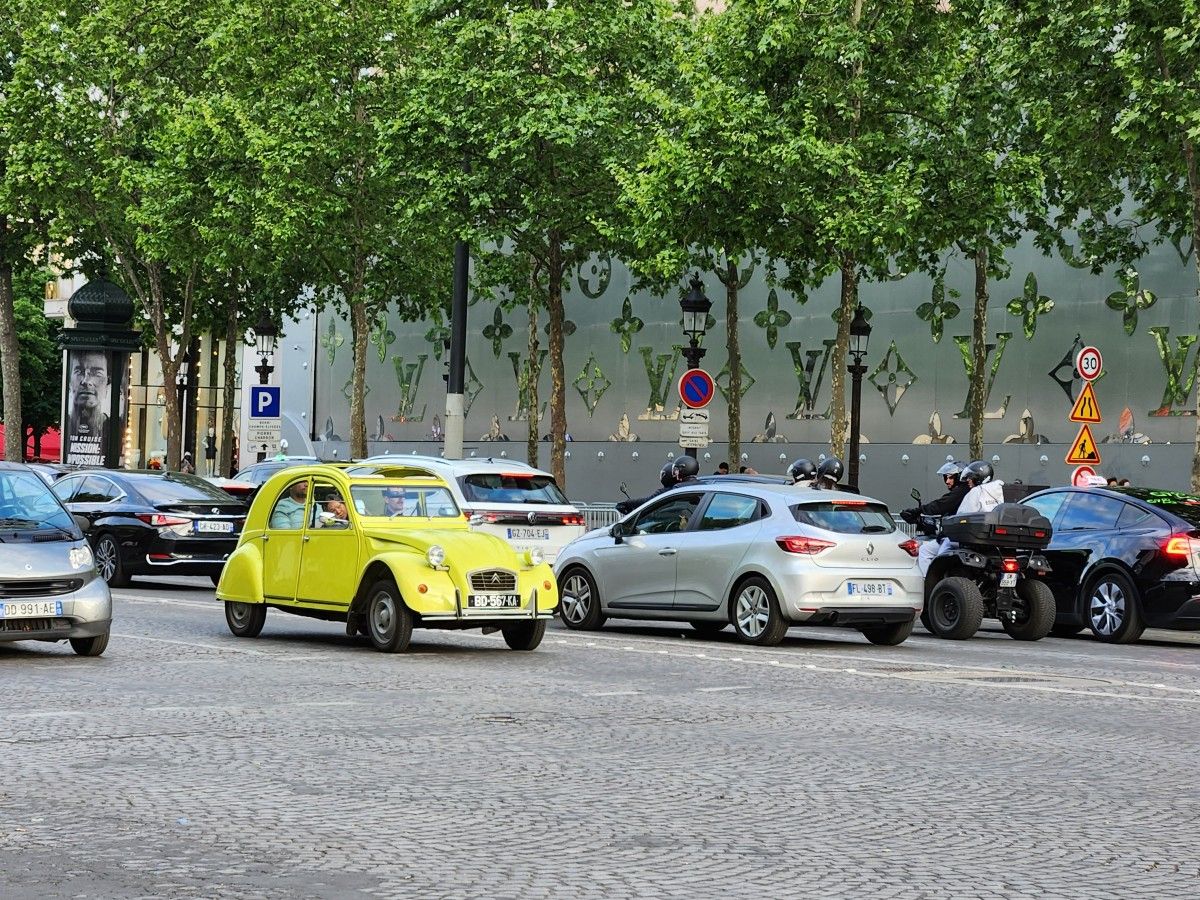 Citroen 2CV on the streets of Paris.