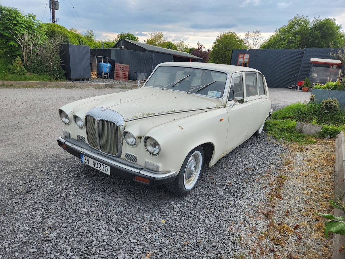 Classic Cars of Ireland: Daimler, MG and Nissan And More 1 Daimler DS420 2