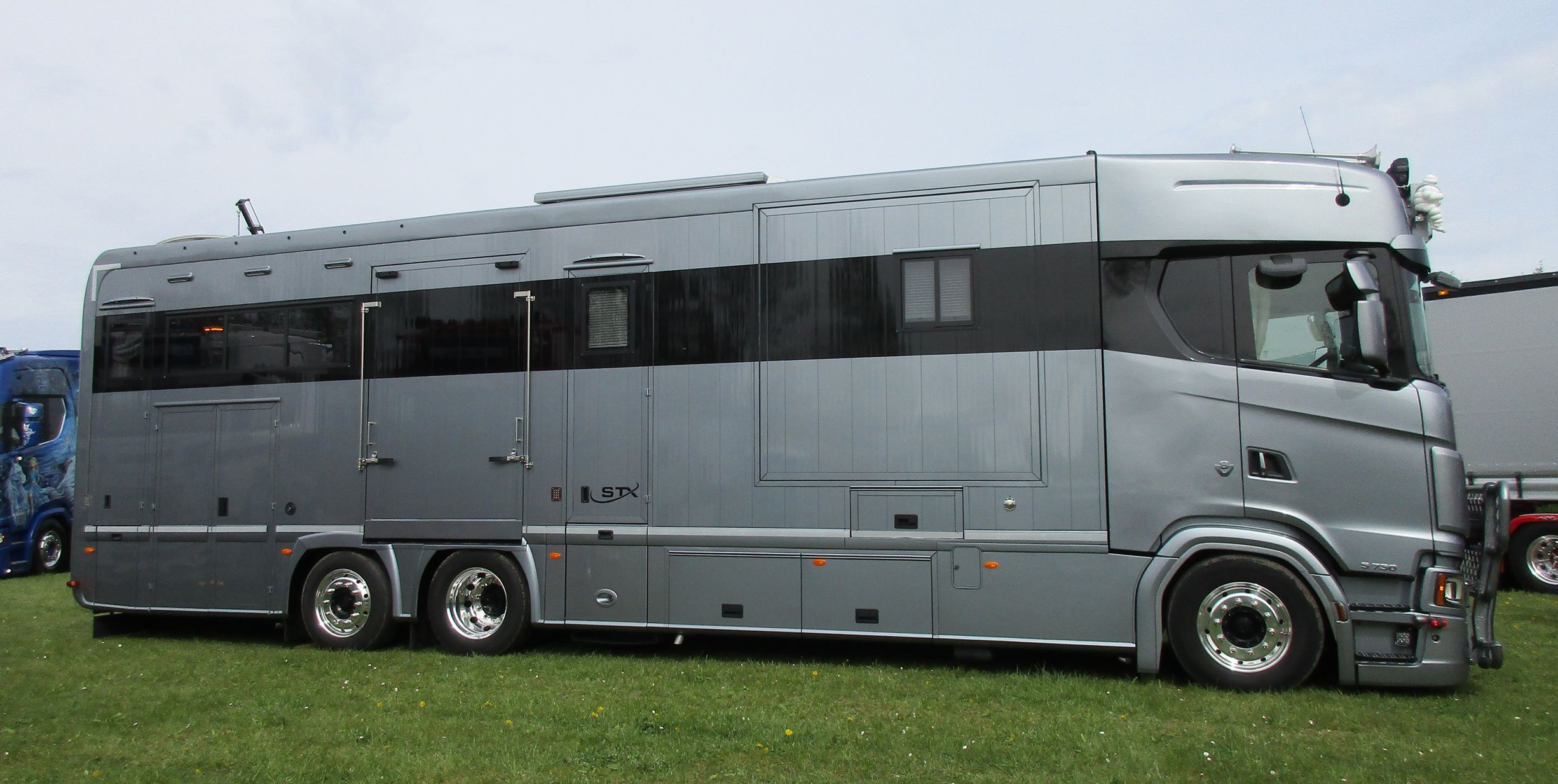 Van Leeuwen Bruchem - 2019 Scania S730 V8 STX horsetruck - 3
