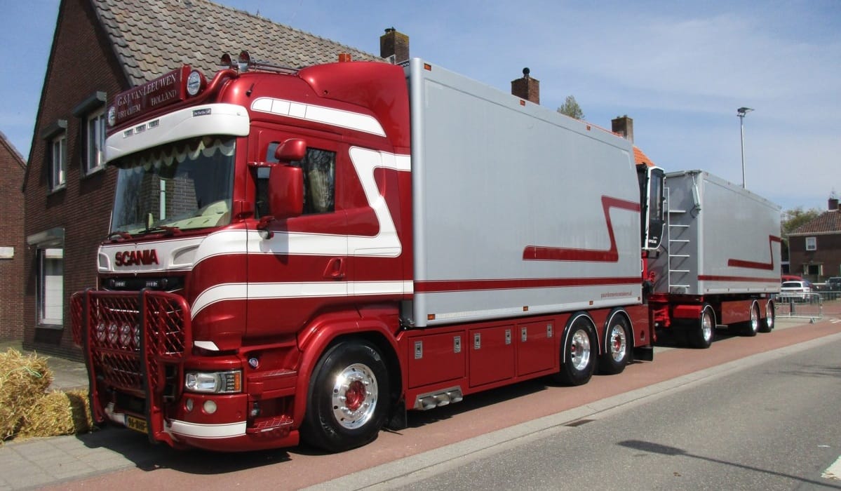 Van Leeuwen Bruchem - Scania truck and trailer combination for hauling horse manure