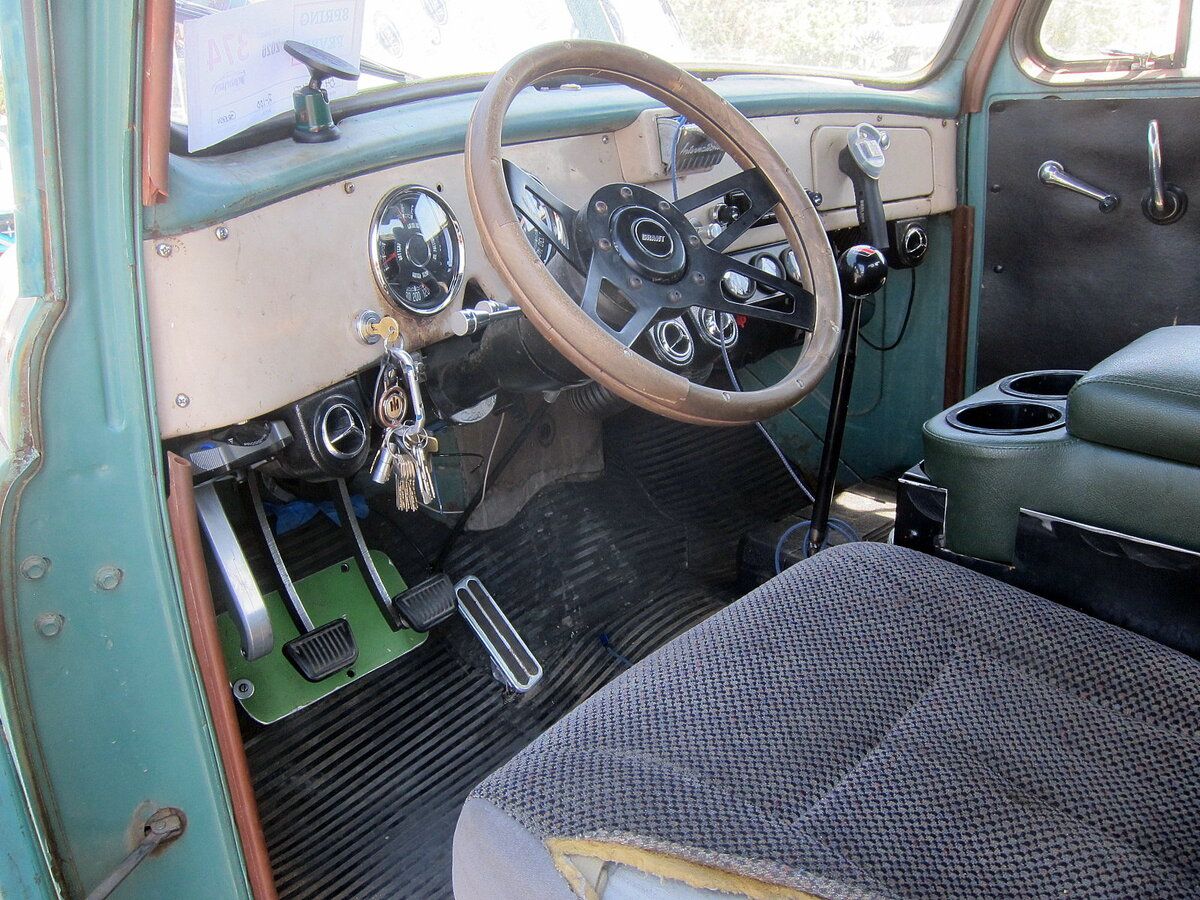 Car Show Classic: 1954 International -- Old School Looks, Modern Tricks 7 rsz international 100 1954 008