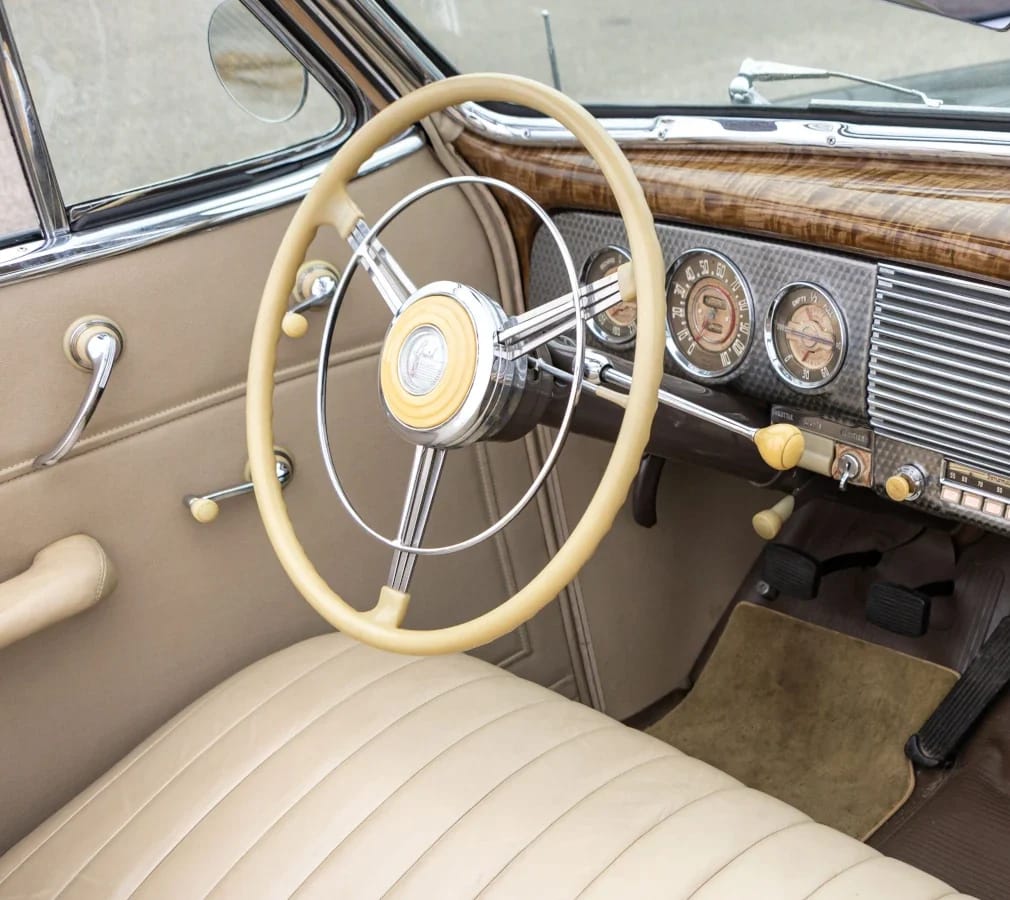 How Buick Became The First U.S. Make With Standard Turn Signals, Almost 20 Years Before They Became Universal 10 Dashboard of a 1940 Buick convertible with tan leather upholstery