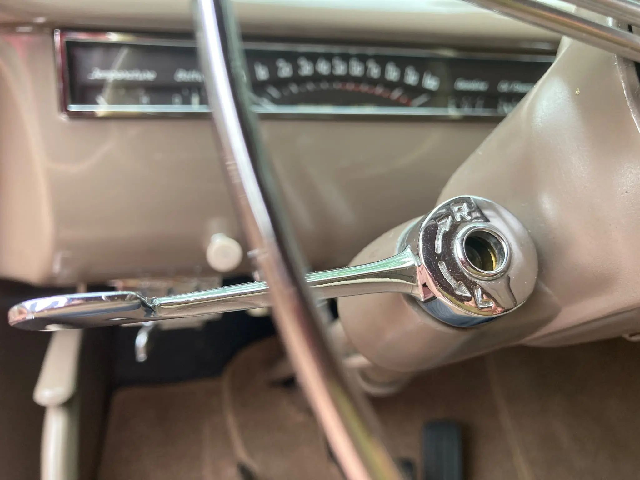 How Buick Became The First U.S. Make With Standard Turn Signals, Almost 20 Years Before They Became Universal 16 Turn signal lever on the steering column of a 1940 Cadillac