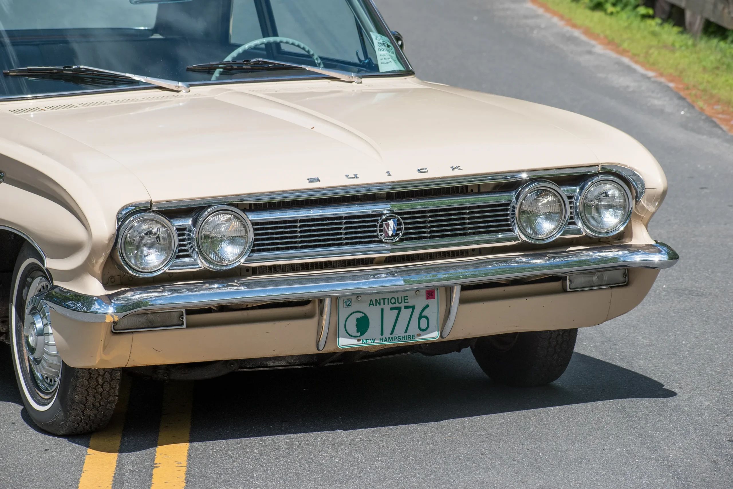 Front end of a 1961 Buick Skylark