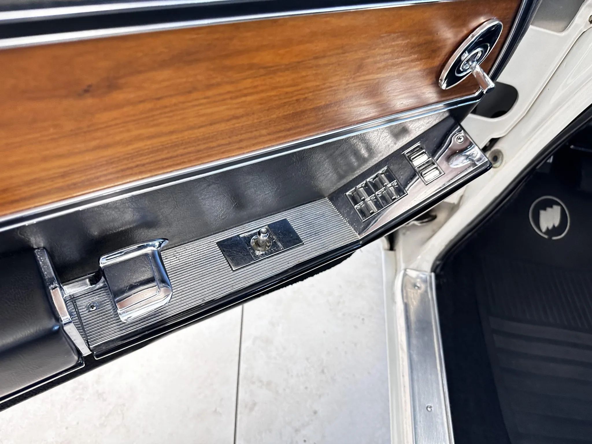 Driver's door armrest controls of a 1963 Riviera