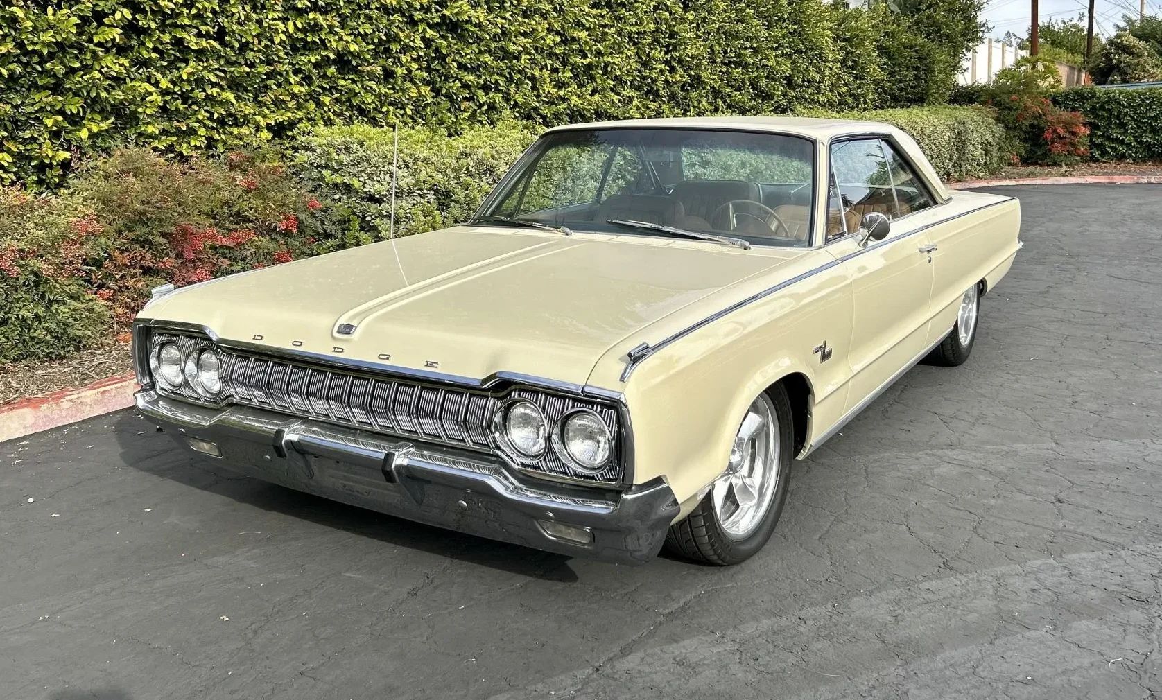 1965 Dodge Custom 880: Sometimes A Basic Sedan Makes For The Best Curbside Classic 7 Driver front 3q high view of yellow 1965 Dodge Monaco