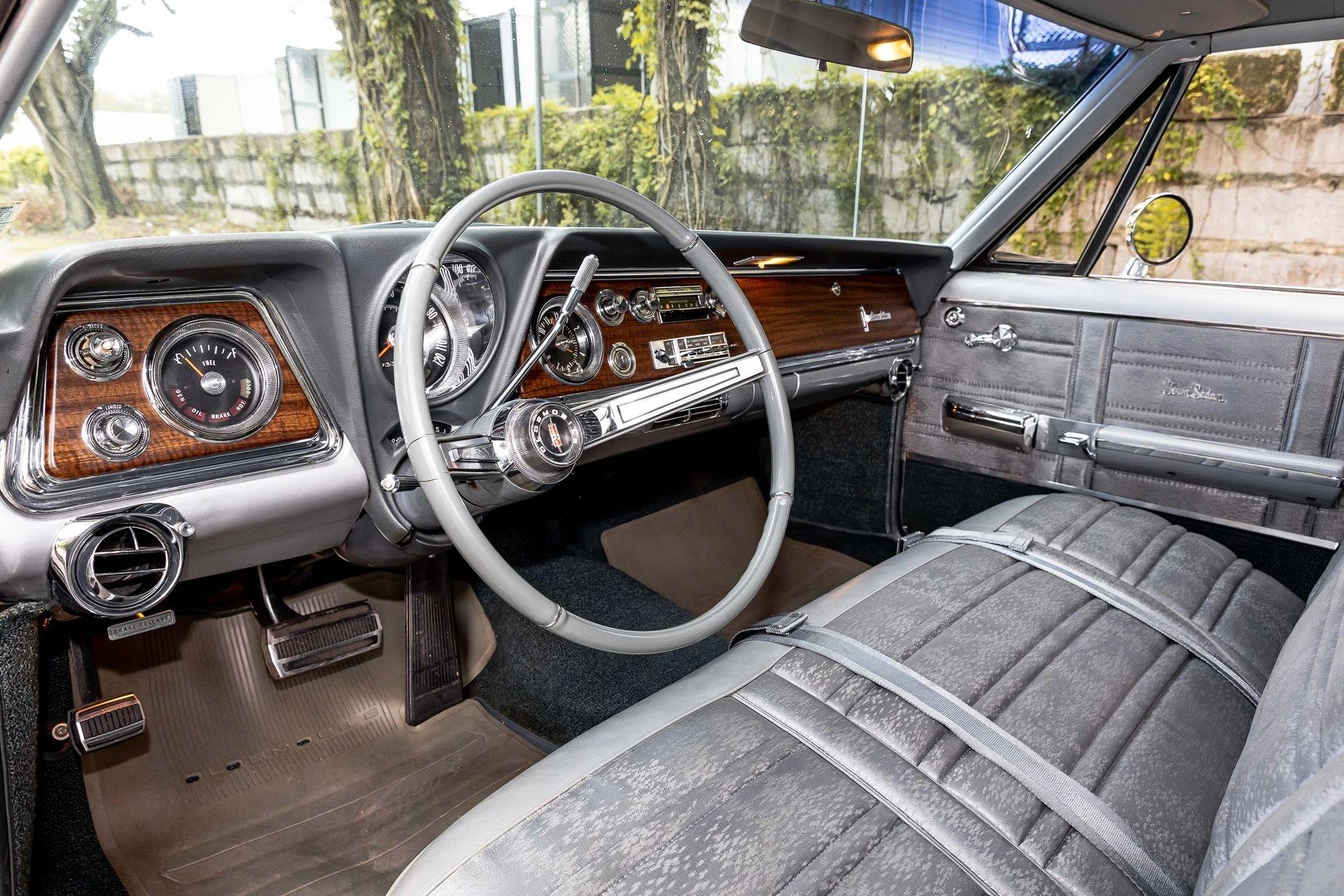 1966 Oldsmobile Ninety-Eight Town Sedan: GM's Cheapest C-Body Luxury Car 6 Dashboard and front seat of a 1966 Oldsmobile Ninety-Eight