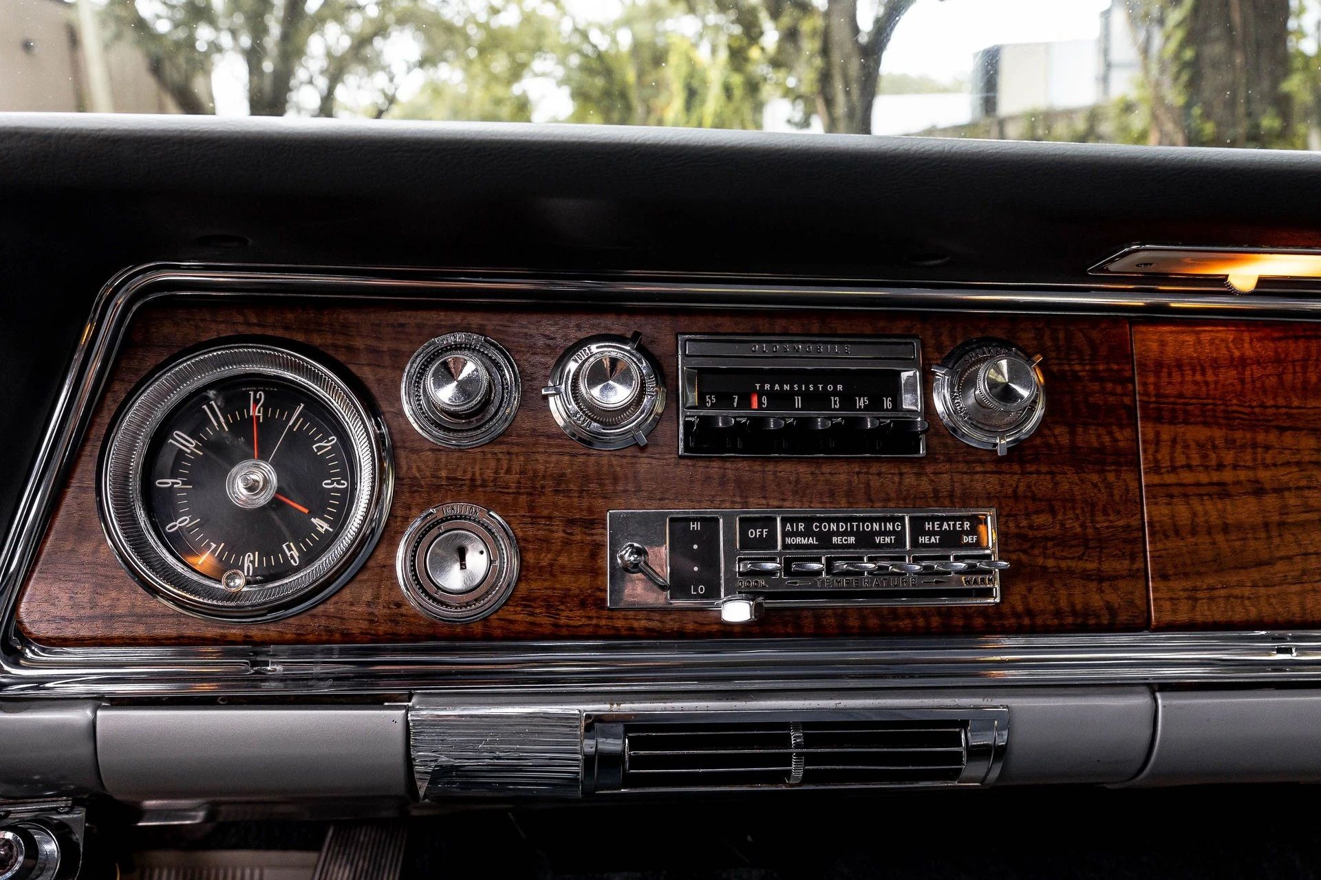 1966 Oldsmobile Ninety-Eight Town Sedan: GM's Cheapest C-Body Luxury Car 8 Dashboard of a 1966 Oldsmobile