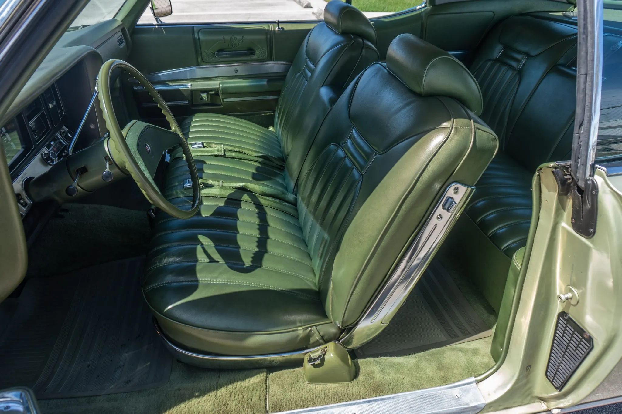 1969 Buick Electra 225 Custom: A Jolly Triple-Green Giant, But Buyer Beware 6 Front seat of a 1969 Buick two-door hardtop, seen through the driver's door