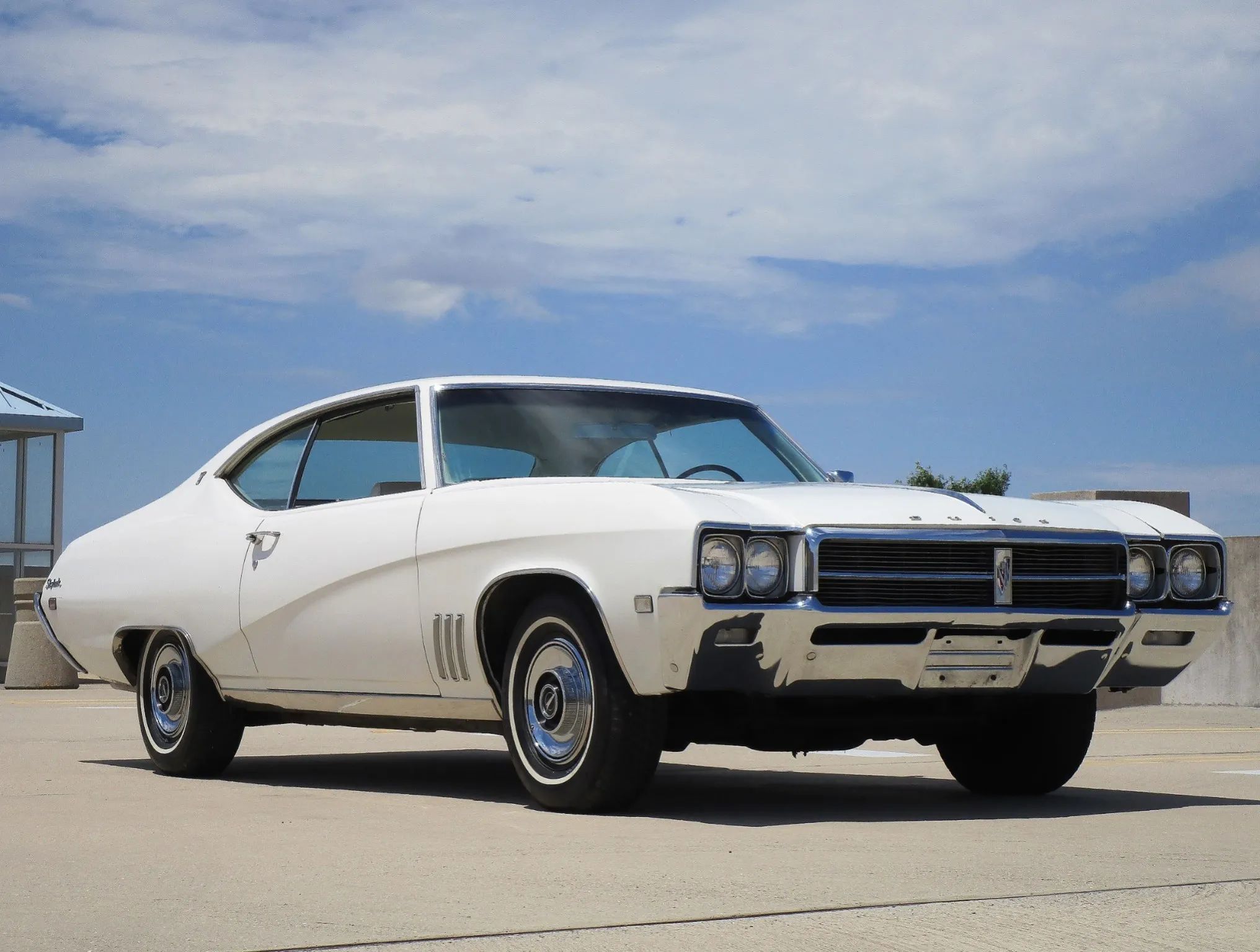 Right front 3q view of a 1969 Buick A-body two-door hardtop