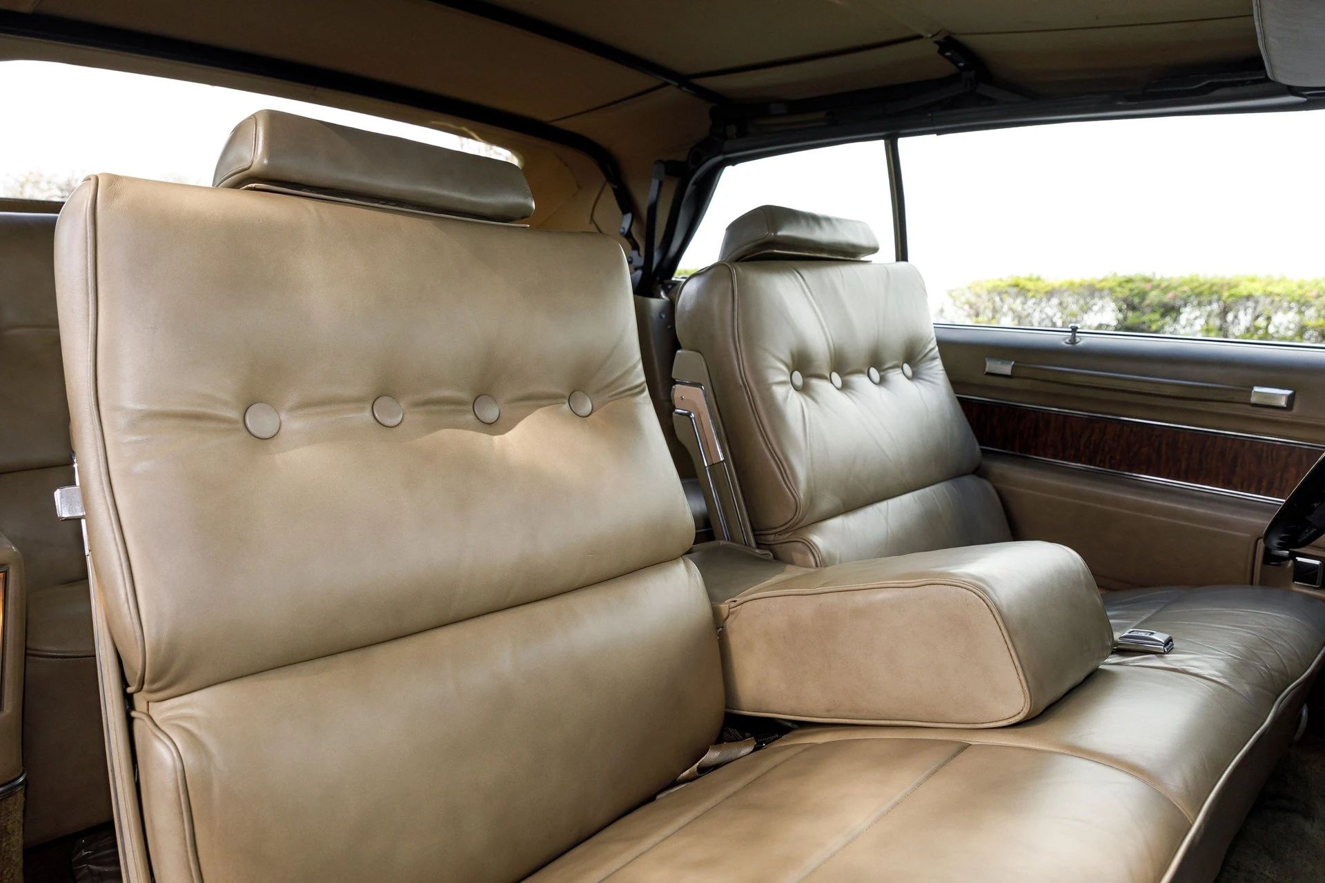 1970 Cadillac De Ville Convertible: The Very Last Full-Size Cadillac Convertible Ever Built 13 Front bench seat with a fold-down center armrest in a 1970 Cadillac