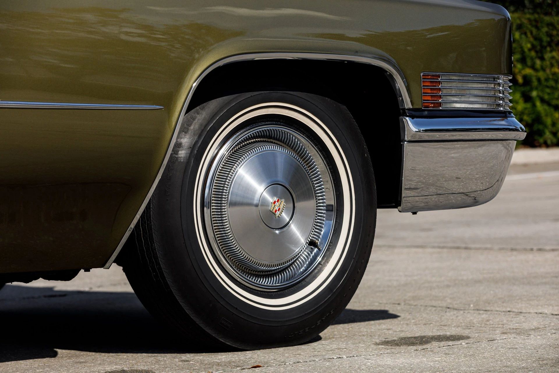 1970 Cadillac De Ville Convertible: The Very Last Full-Size Cadillac Convertible Ever Built 14 Right front wheel of a 1970 Cadillac