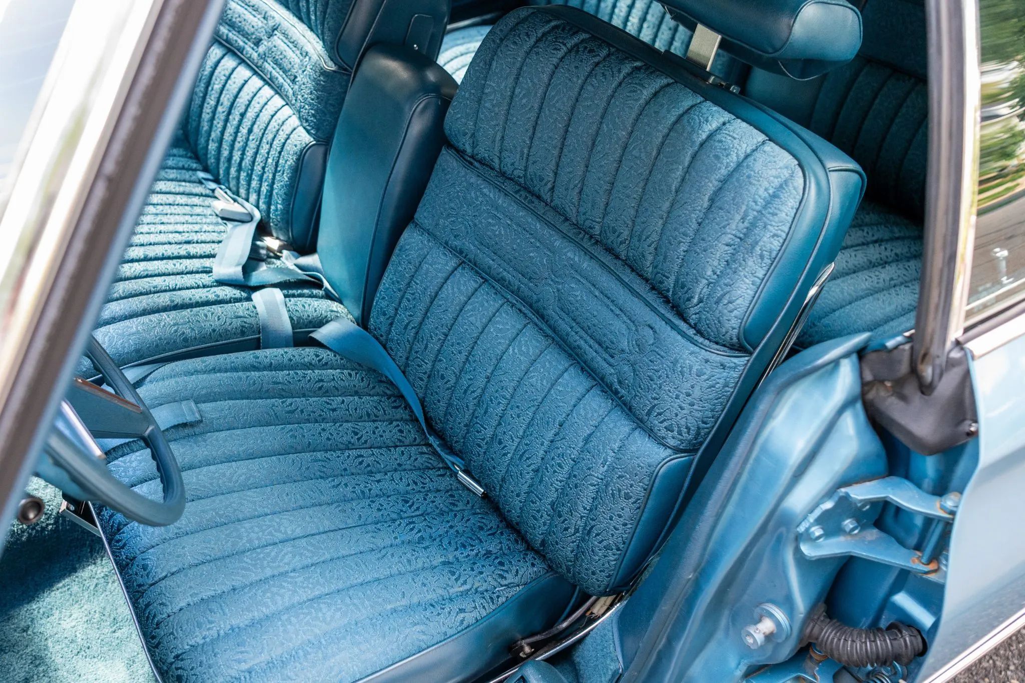 1972 Buick Electra 225 Custom Limited: "The Look Of A Quality Automobile Without Being A Bit Ostentatious" 19 Driver's side of a split bench seat