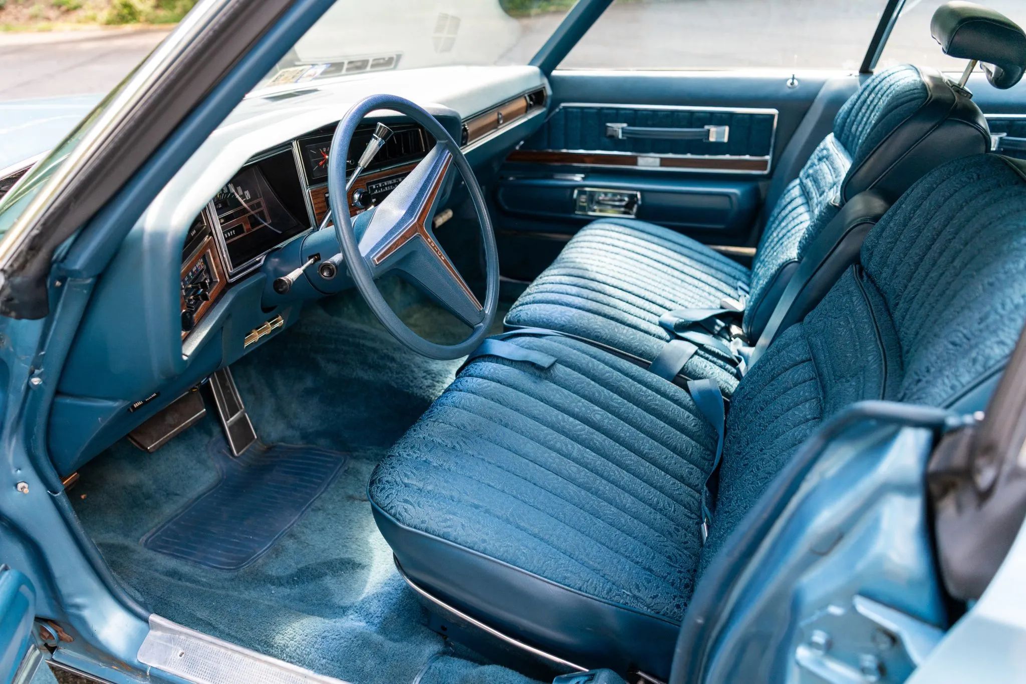 1972 Buick Electra 225 Custom Limited: "The Look Of A Quality Automobile Without Being A Bit Ostentatious" 18 Front seat of a 1972 Buick, seen through the driver's door