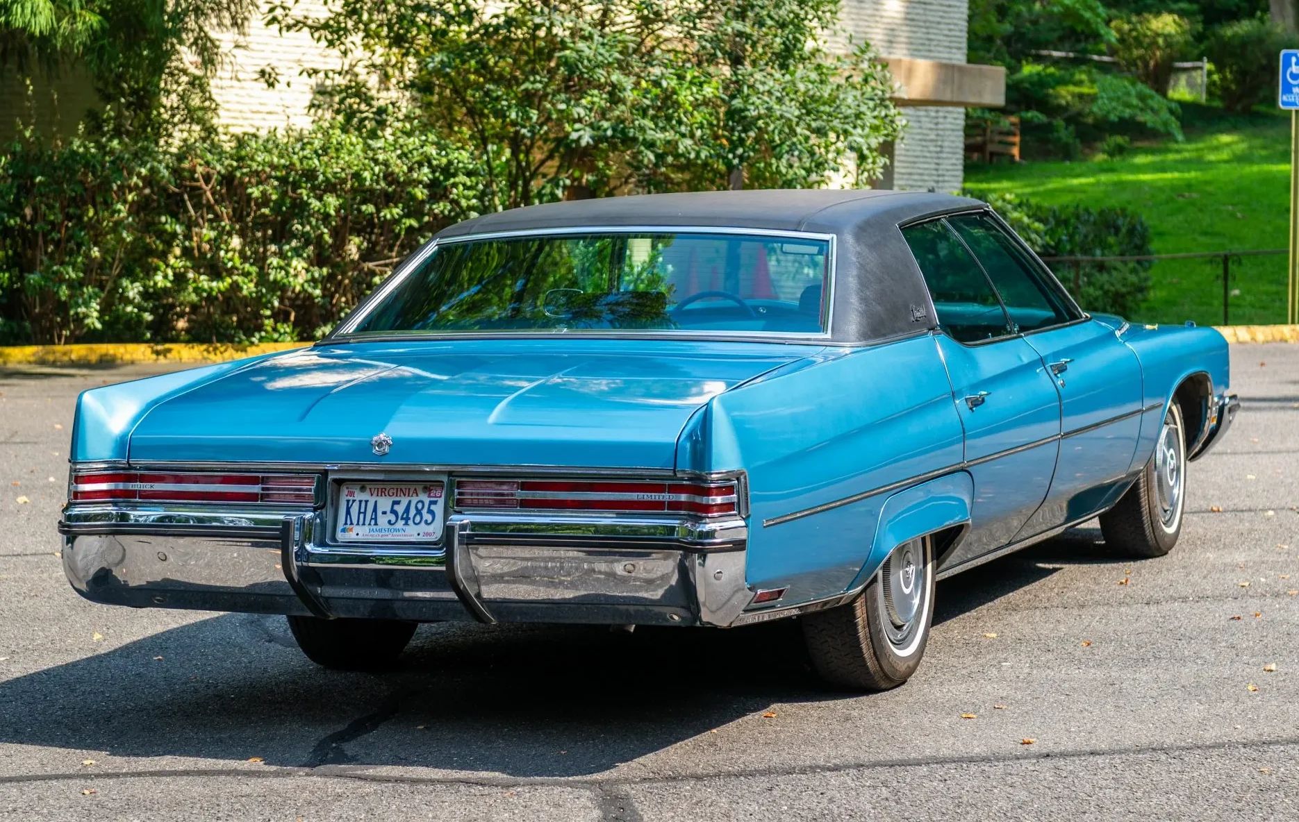 1972 Buick Electra 225 Custom Limited: "The Look Of A Quality Automobile Without Being A Bit Ostentatious" 6 Right rear 3q view of a 1972 Buick four-door hardtop
