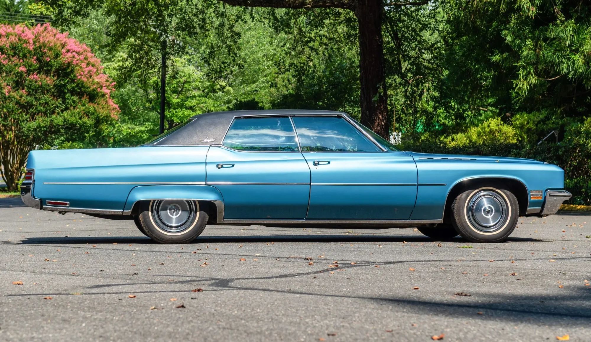 1972 Buick Electra 225 Custom Limited: "The Look Of A Quality Automobile Without Being A Bit Ostentatious" 16 Right side view of a 1972 Buick four-door hardtop