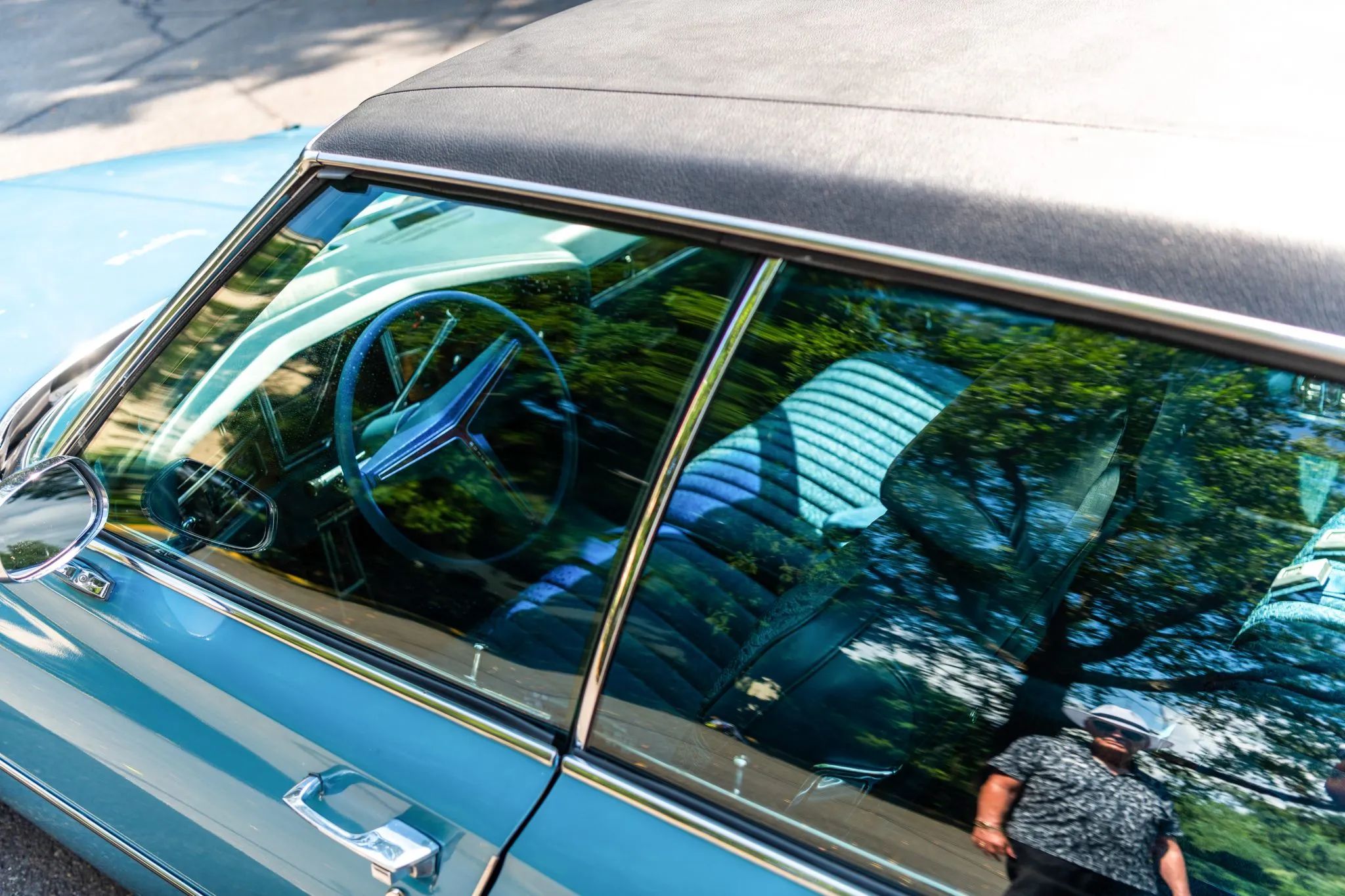 1972 Buick Electra 225 Custom Limited: "The Look Of A Quality Automobile Without Being A Bit Ostentatious" 7 Left side window of a 1972 Buick four-door hardtop
