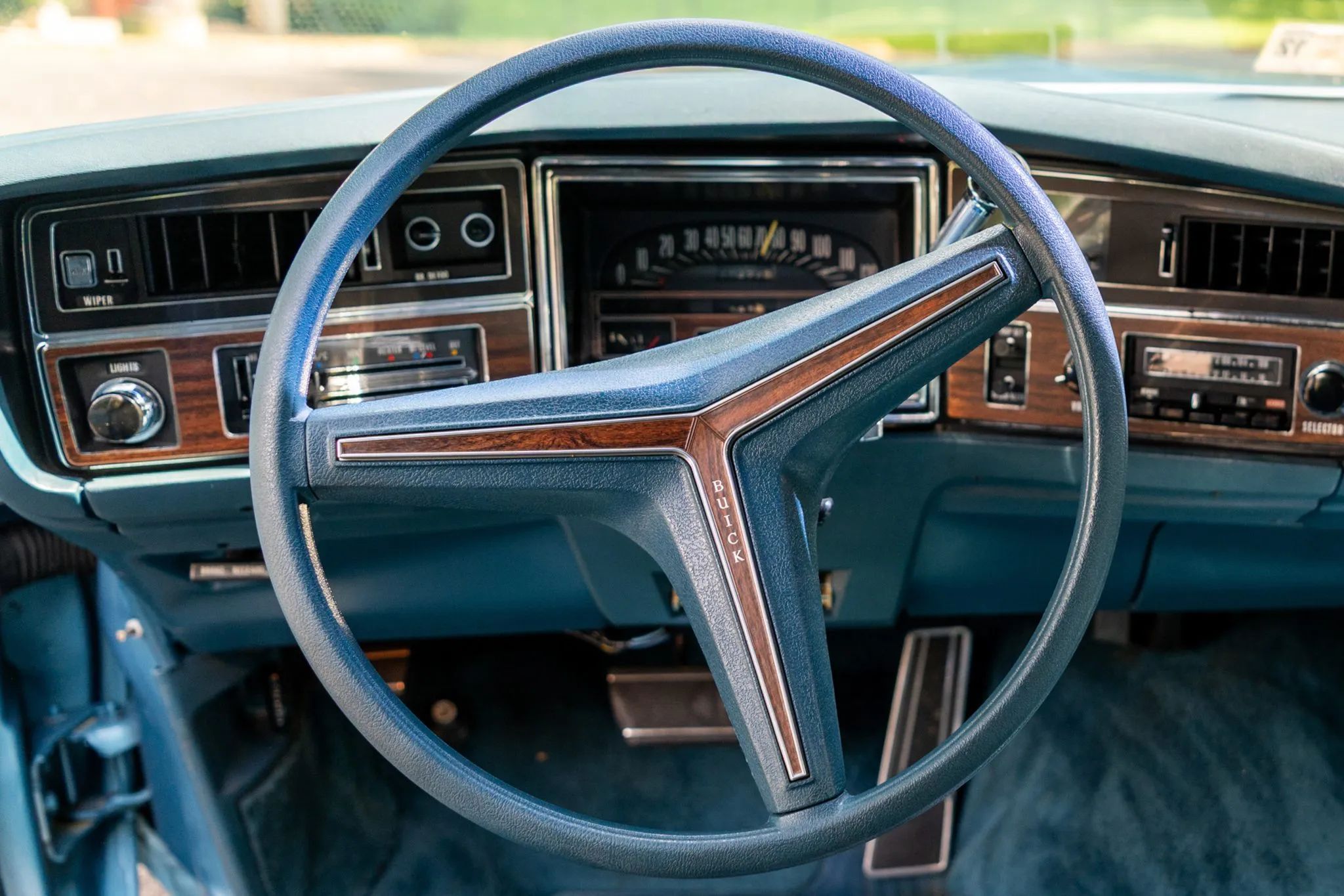 1972 Buick Electra 225 Custom Limited: "The Look Of A Quality Automobile Without Being A Bit Ostentatious" 17 Dashboard of a 1972 Buick