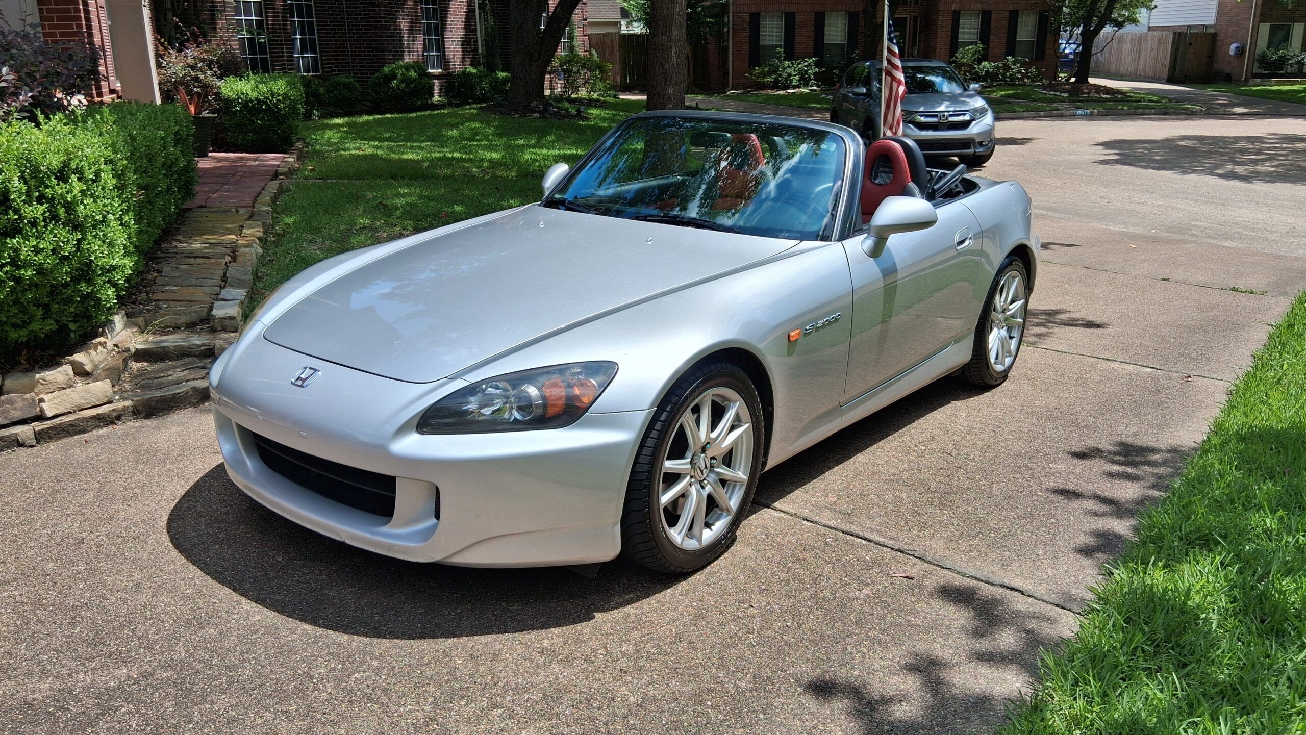 2005 Honda S2000: Honda’s High-Revving Cult-Favorite RWD Sports Car 1 2005 Honda S2000