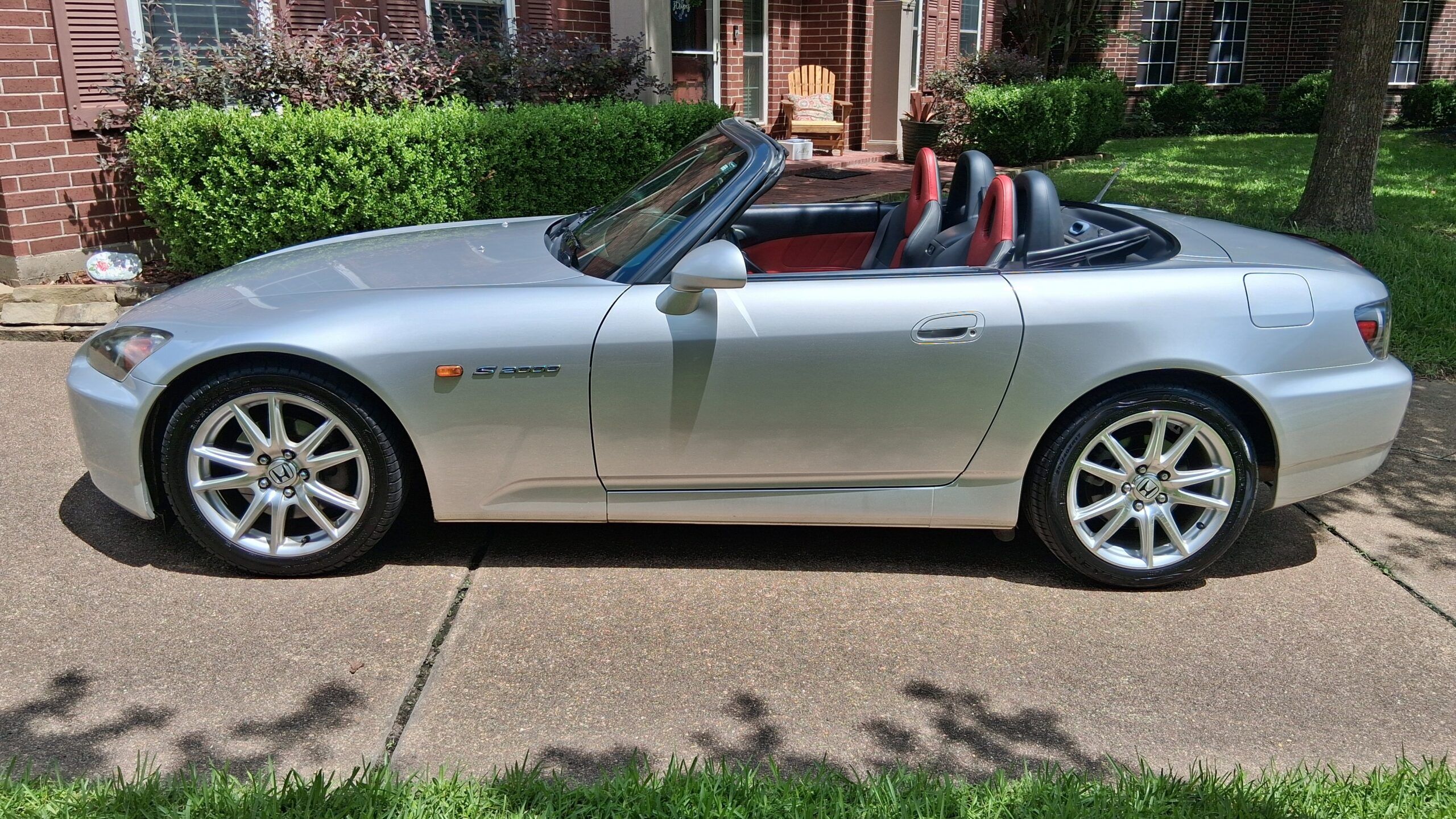 2005 Honda S2000: Honda’s High-Revving Cult-Favorite RWD Sports Car 19 2005 Honda S2000