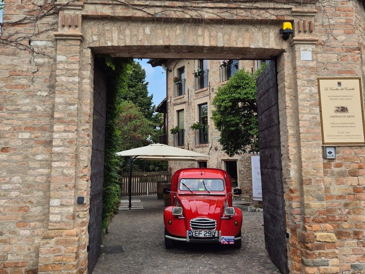 421 collecting our wine from the Castello di Neive