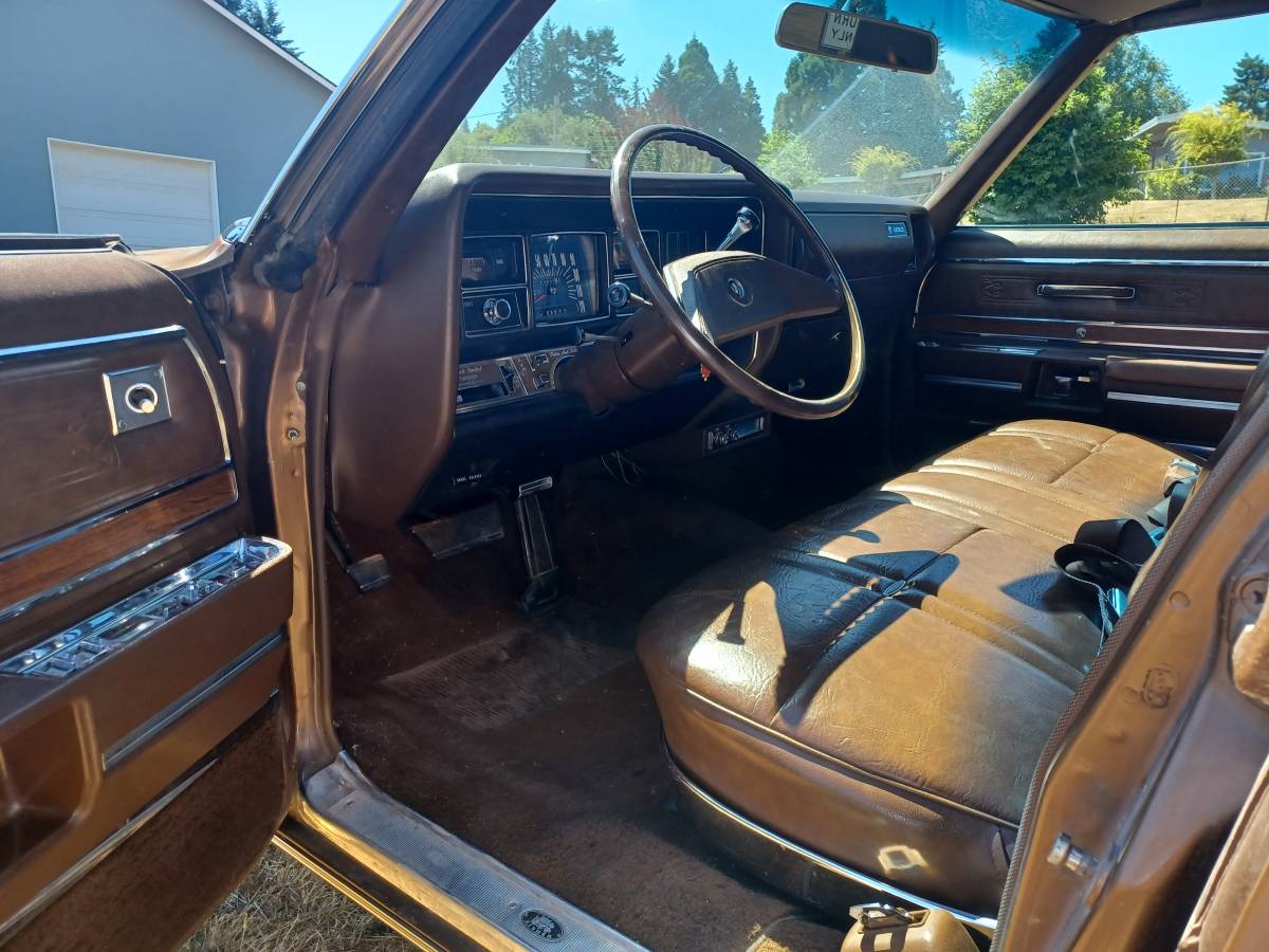 Interior picture of brown 1970 Buick Electra 225 Sedan