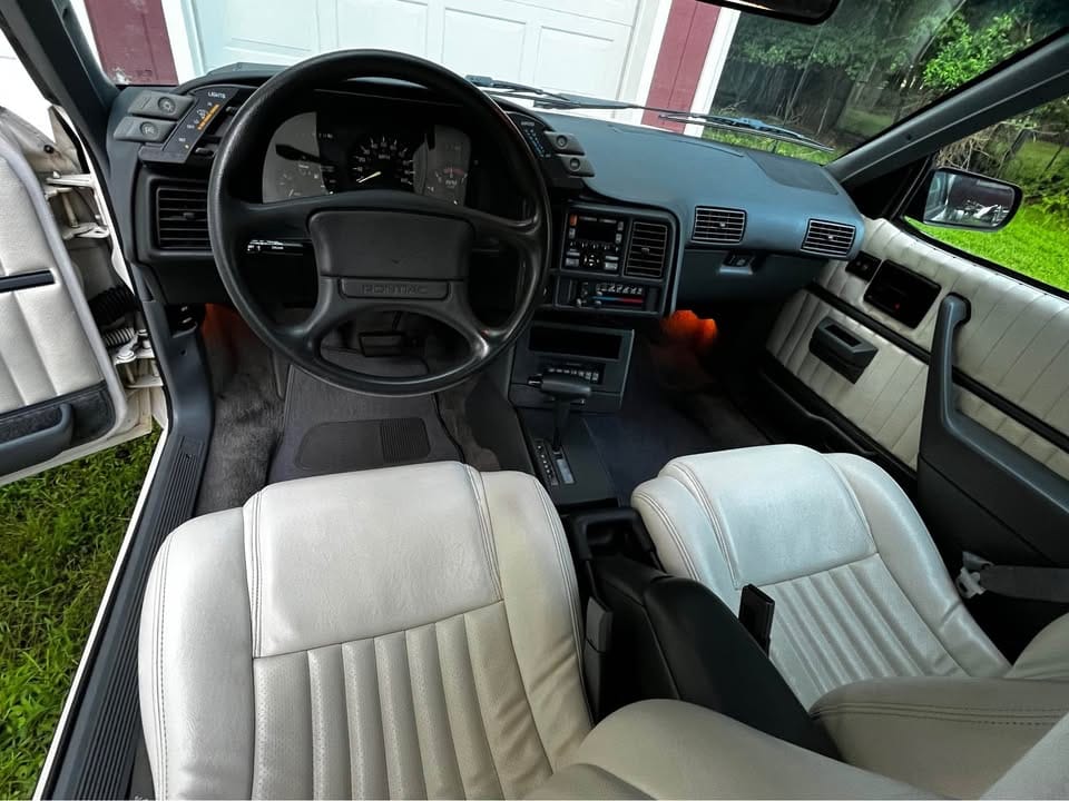 1991 Pontiac Sunbird LE Convertible: A 27,000-Mile, Two-Owner Piece Of '90s Nostalgia 3 White interior of 1991 Pontiac Sunbird LE