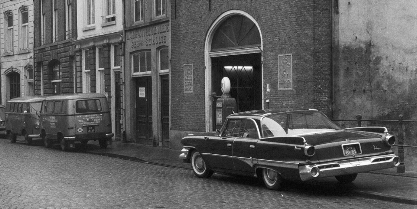 The Golden Age Of Car Fins -- Vintage Photos Of The 1950s And 1960s 13 Captura de pantalla 2025 02 21 14.46.08