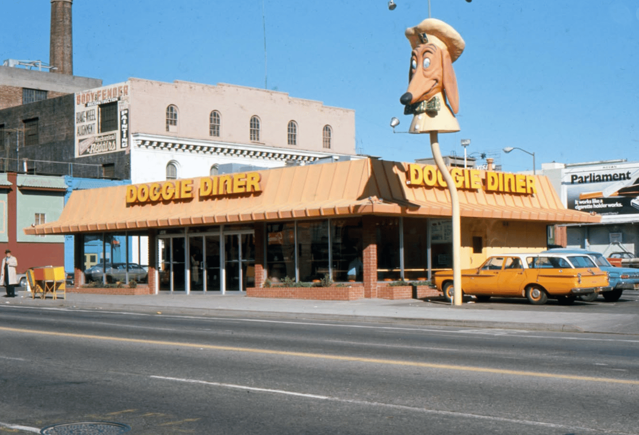 When Cars, Diners and Fast Food Went Together: Vintage Photos From the 1950s–70s 10 Captura de pantalla 2026 06 17 16.02.00