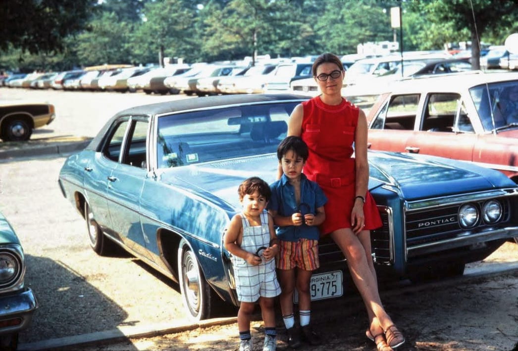 When the Family Car Was Everything: 1950s to 1970s Life in Vintage Photos 13 Captura de pantalla 2026 06 17 16.19.17