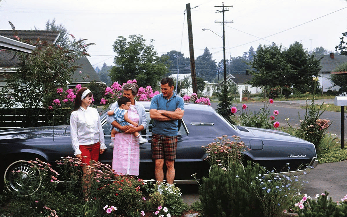 When the Family Car Was Everything: 1950s to 1970s Life in Vintage Photos 14 Captura de pantalla 2026 06 17 16.19.32