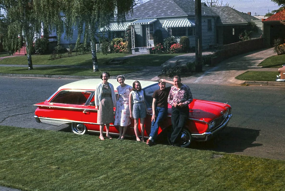 When the Family Car Was Everything: 1950s to 1970s Life in Vintage Photos 9 Captura de pantalla 2026 06 17 16.25.45