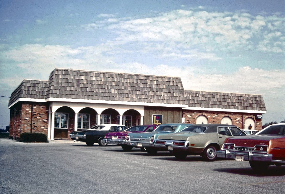When Cars, Diners and Fast Food Went Together: Vintage Photos From the 1950s–70s 14 Captura de pantalla 2026 08 24 16.47.36