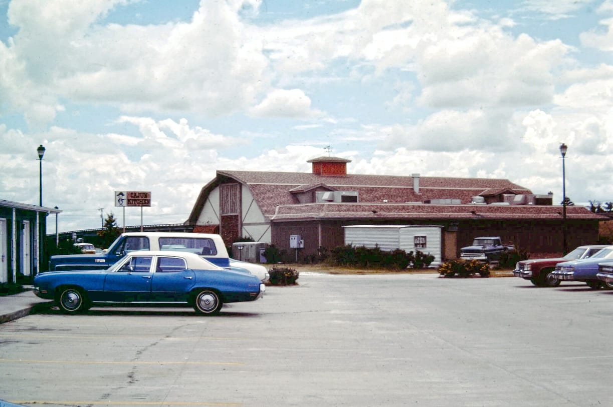 When Cars, Diners and Fast Food Went Together: Vintage Photos From the 1950s–70s 13 Captura de pantalla 2026 08 24 16.50.08