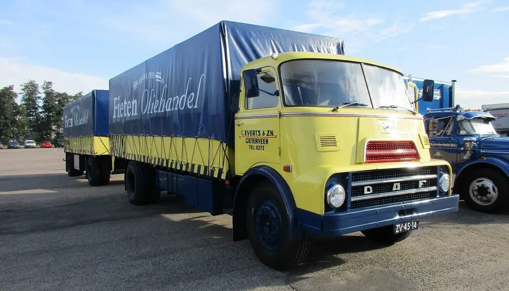 Fieten Oliehandel - 1969 DAF A 2200 DKD 548 flatbed truck with a full trailer