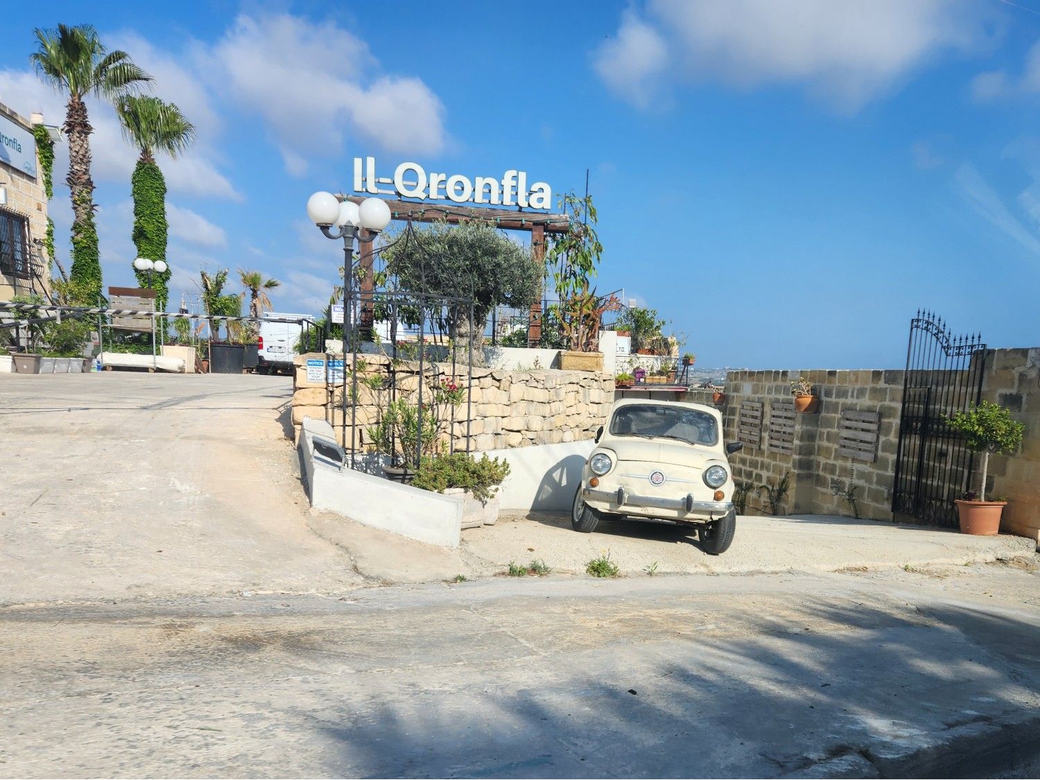 Classic Cars of Malta: Automotive Melting Pot - Ford, Morris, Suzuki, Skoda, etc 39 Fiat 600 at the side of the road.