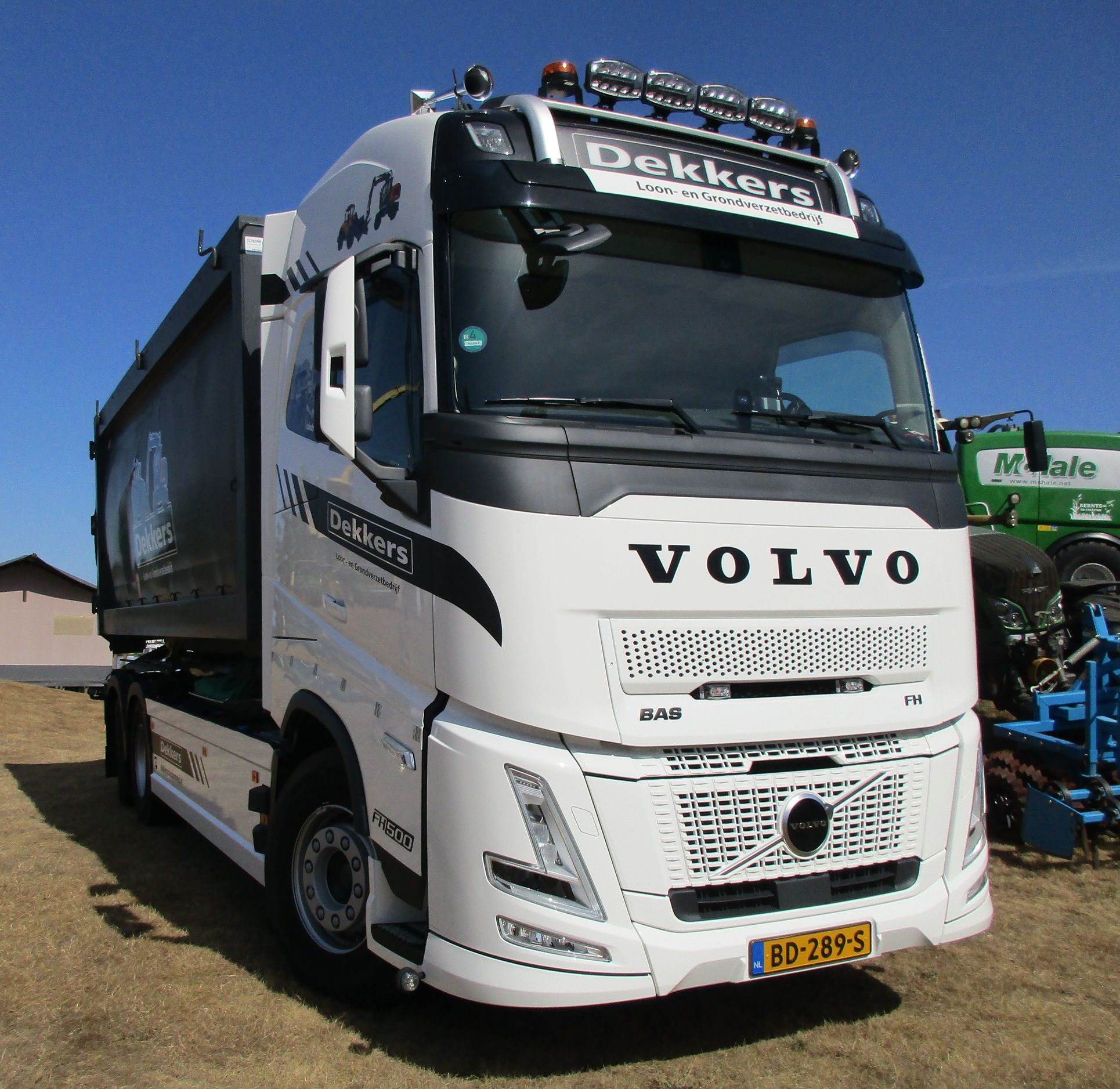 2026 Volvo FH Aero 6x2*4 Hooklift Truck - I Have Just Started Rolling 11 Dekkers Maasbommel - 2026 Volvo FH Aero 6x2*4 truck with a Hiab Multilift Ultima 26 hooklift hoist - 11