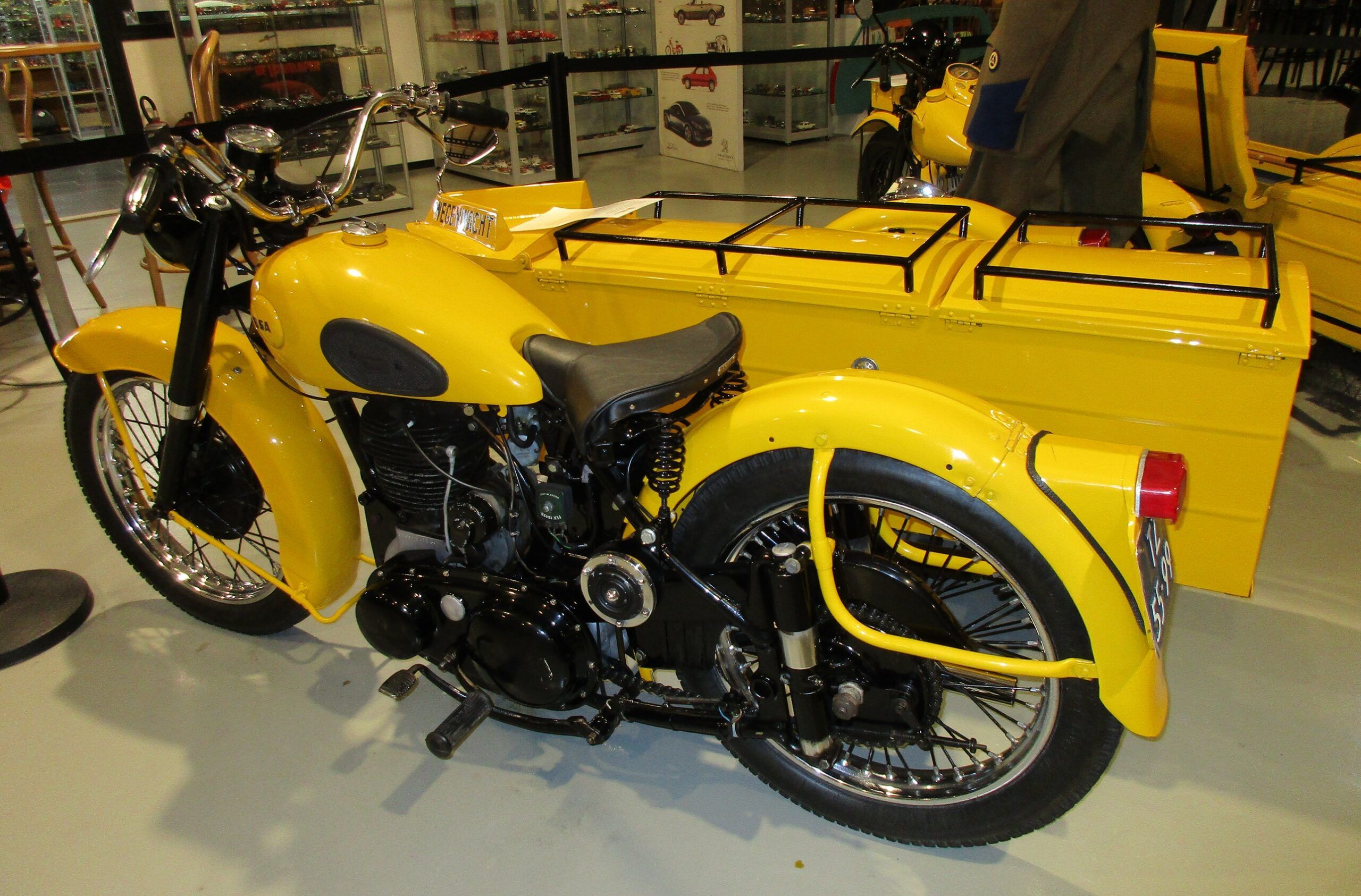 A Pictorial History Of Dutch Roadside Assistance Vehicles - Two-Wheelers And Four-Wheelers, But No ATVs 9 Visscher Classique - 80th anniversary ANWB Dutch roadside assistance - BSA