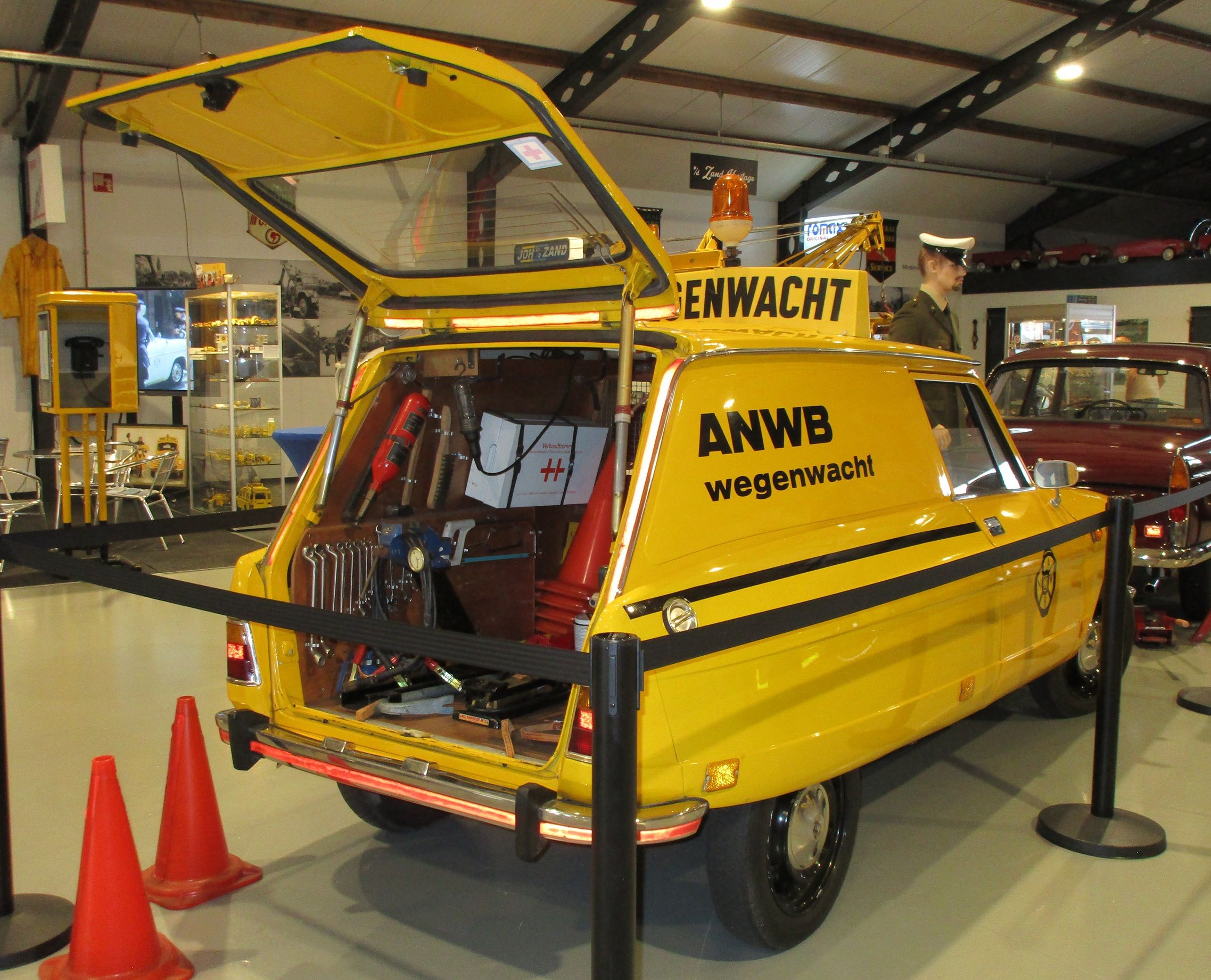 A Pictorial History Of Dutch Roadside Assistance Vehicles - Two-Wheelers And Four-Wheelers, But No ATVs 15 Visscher Classique - 80th anniversary ANWB Dutch roadside assistance - Citroën Ami - 4